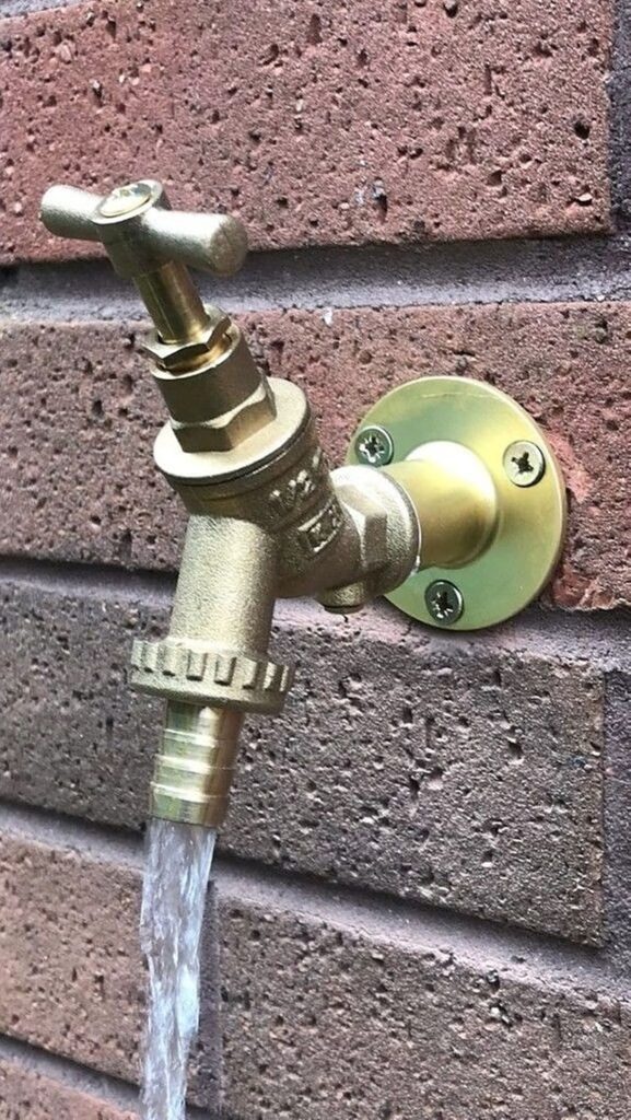 FIT AN OUTSIDE TAP WITH A PLUMBER BIRMINGHAM