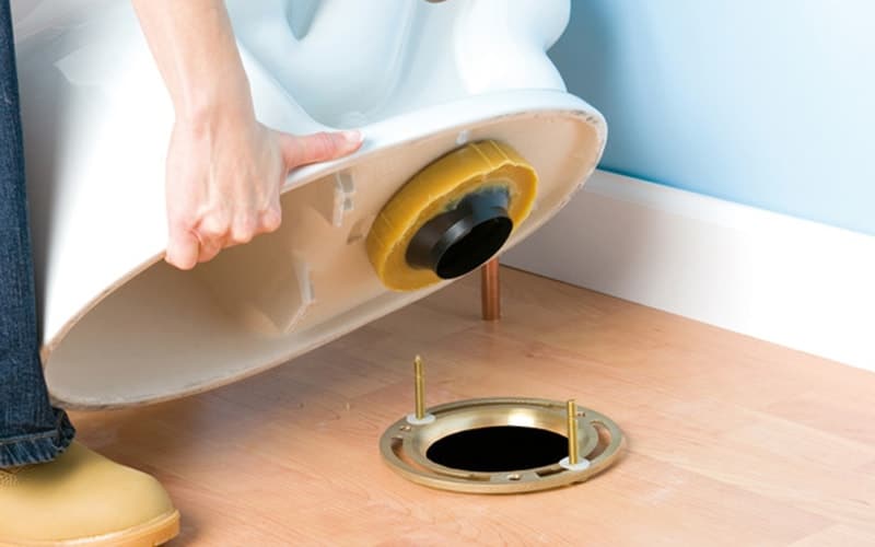 Leaking Toilet: 5 symptoms of damaged Toilet flange